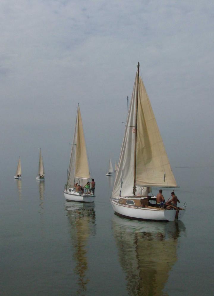 Яхты вытягиваются на старт гонки на Кубок Азовского моря | Украина, Мариуполь